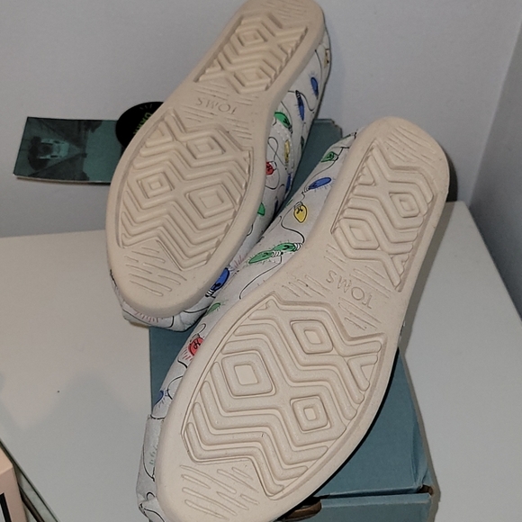 TOMS - Picture 6 of 6